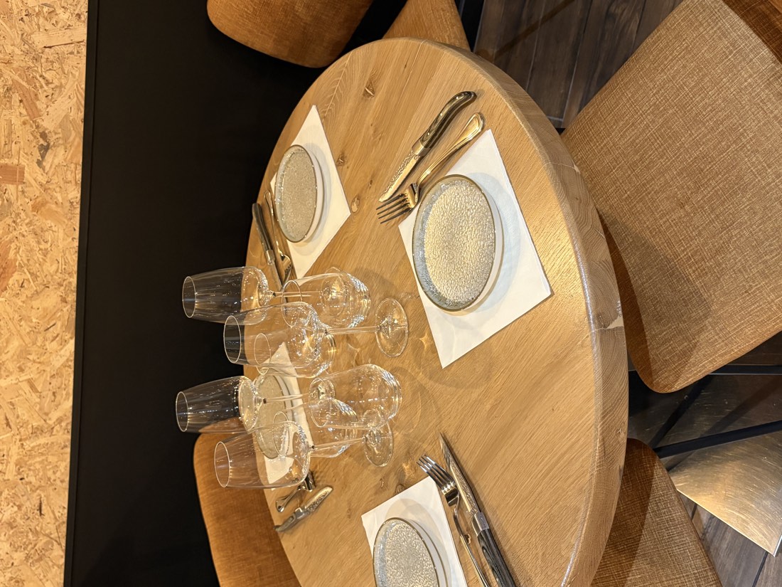 Table dressée au Comptoir Brut, restaurant à Metz